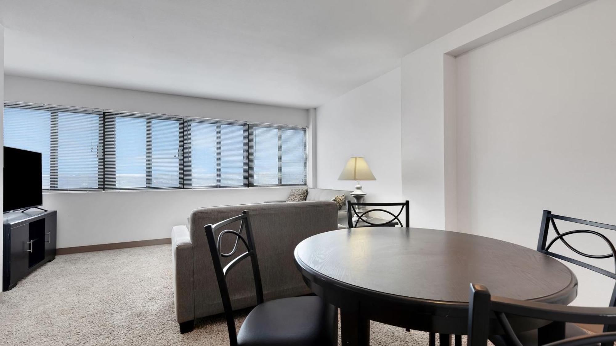 Pp 1203 Corporate 1br, Pool, Free Parking, Gym Harrisburg